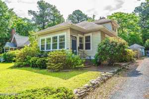 featured image of 555 N May St