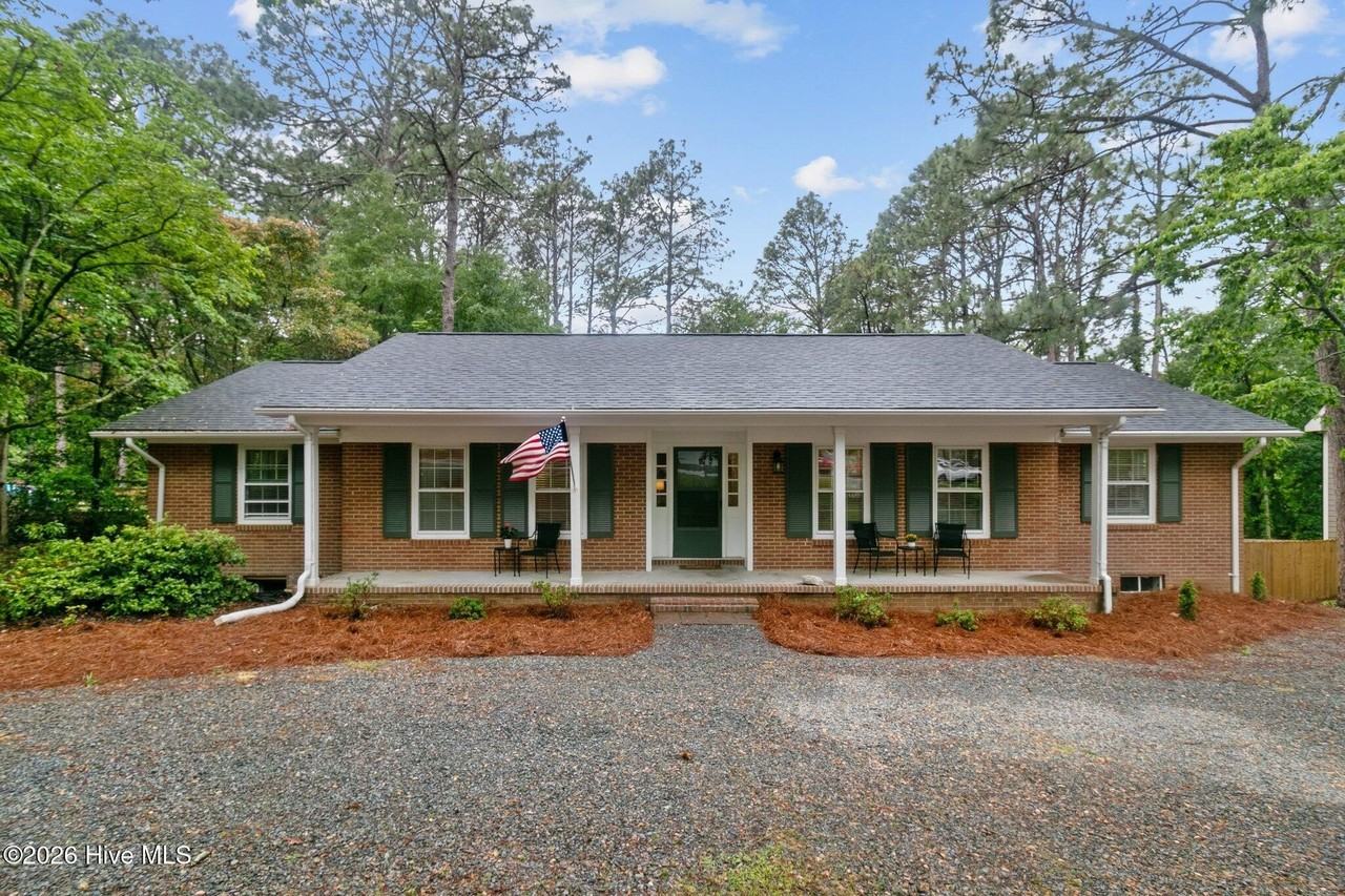 450 Crestview Rd - Photo 2 of 40