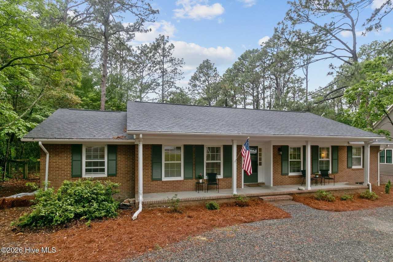 450 Crestview Rd - Photo 4 of 40