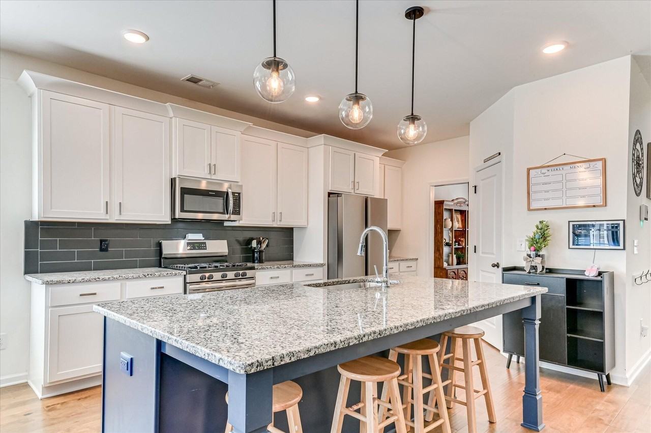 251 Haverford Dr - Photo 3 of 50