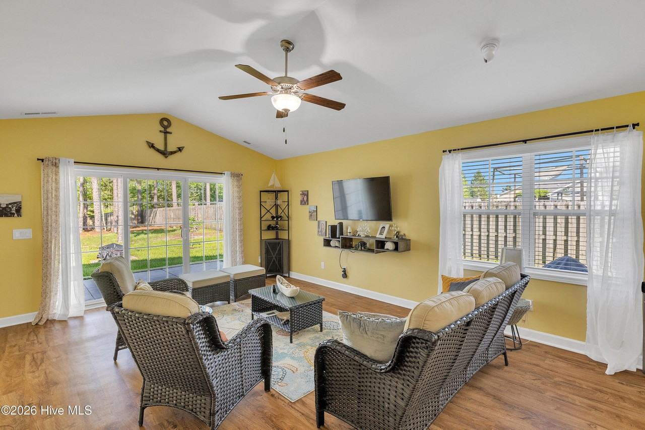 117 Oyster Landing Dr - Photo 3 of 20