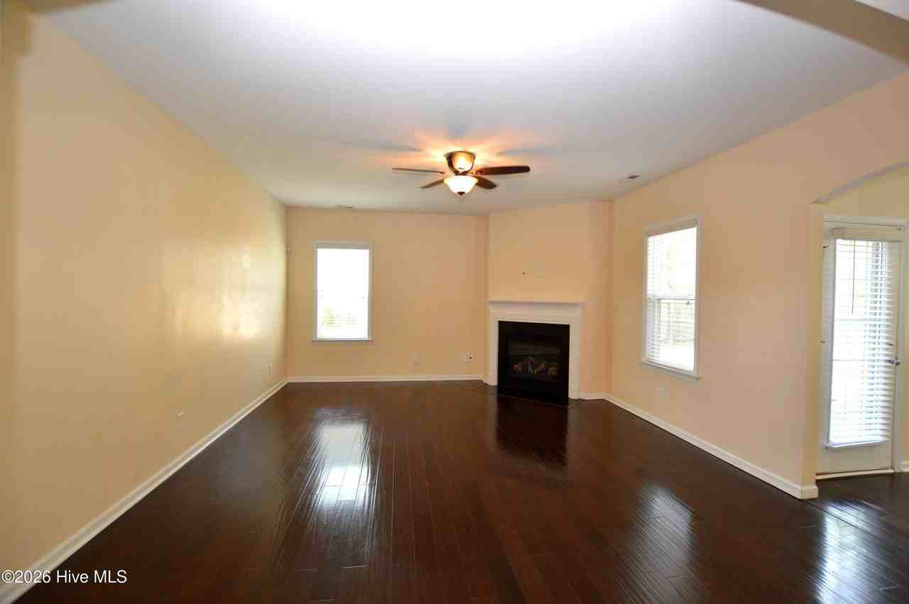 919 Stagecoach Dr - Photo 3 of 31