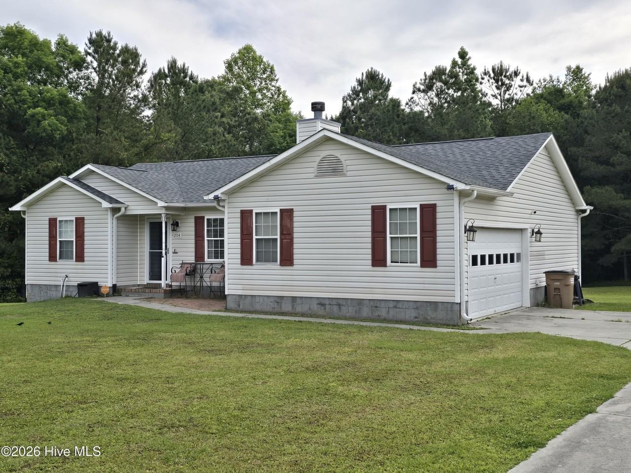 204 Winterberry Ct - Photo 2 of 14
