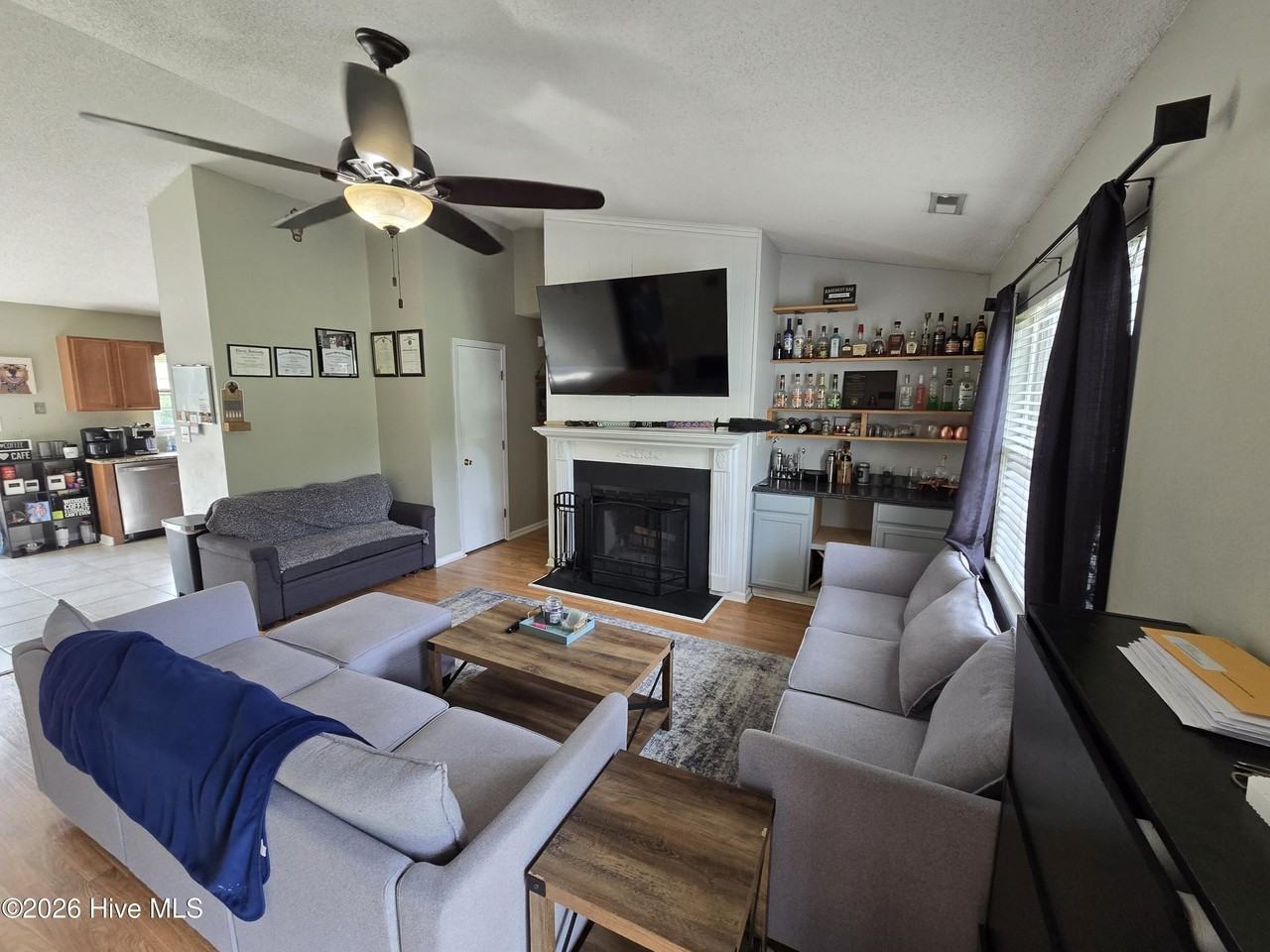 204 Winterberry Ct - Photo 3 of 14
