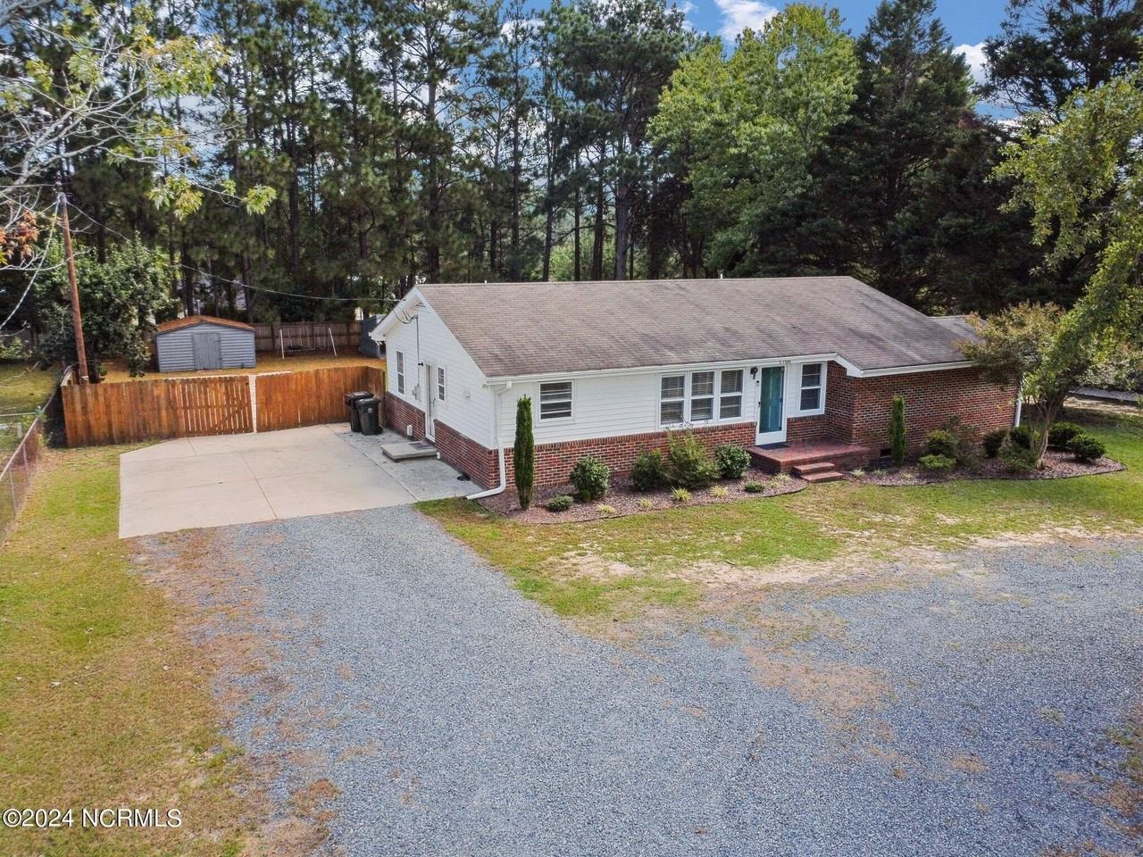 1708 N Poplar St - Photo 2 of 26