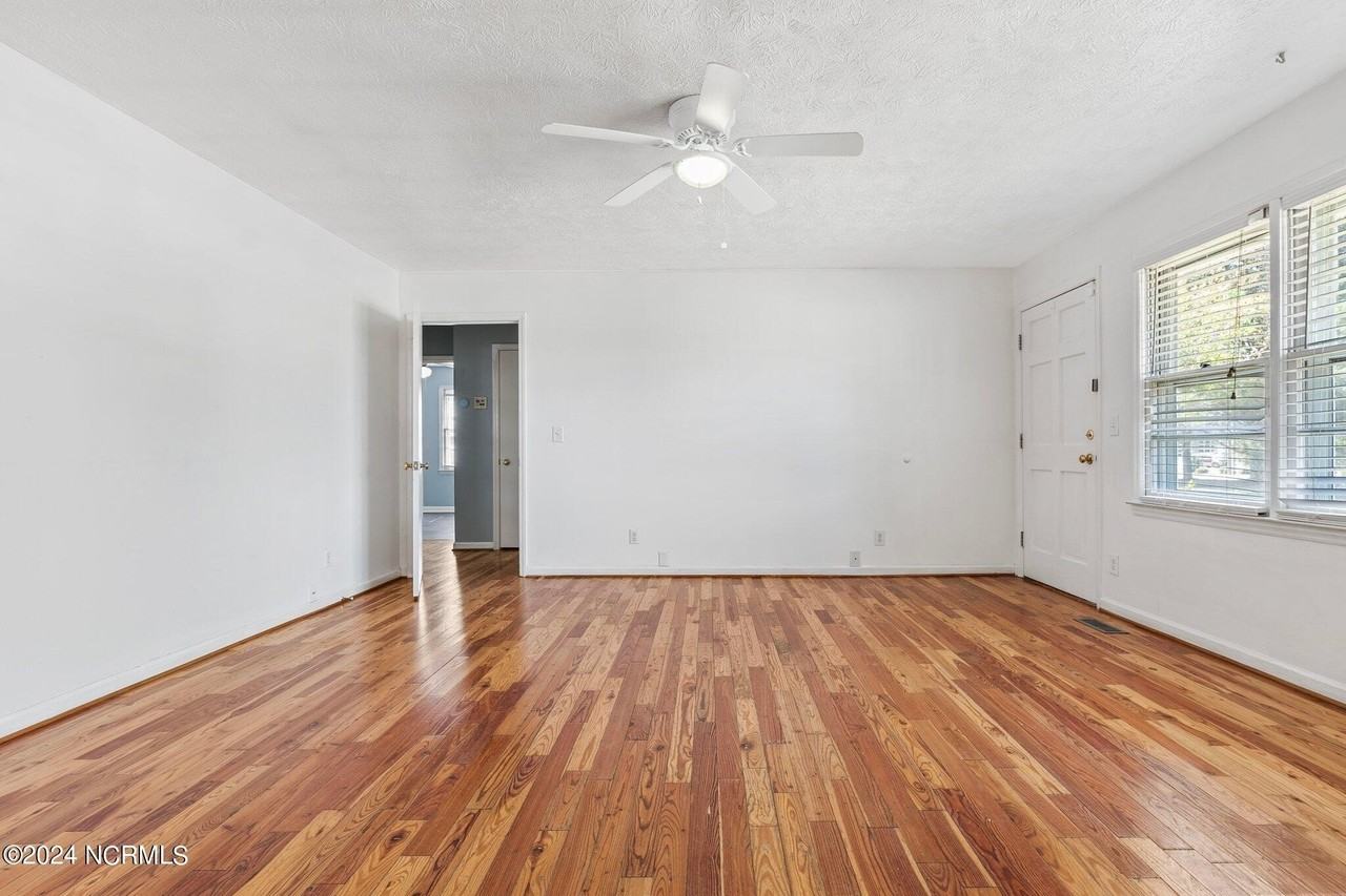 1708 N Poplar St - Photo 5 of 26