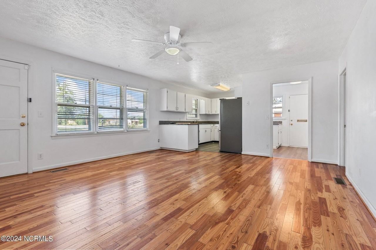 1708 N Poplar St - Photo 6 of 26