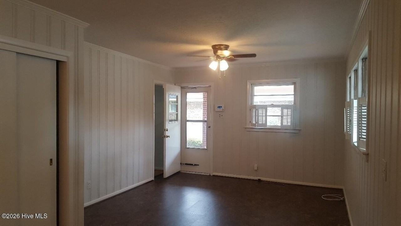 402 S Madison Ave - Photo 3 of 11