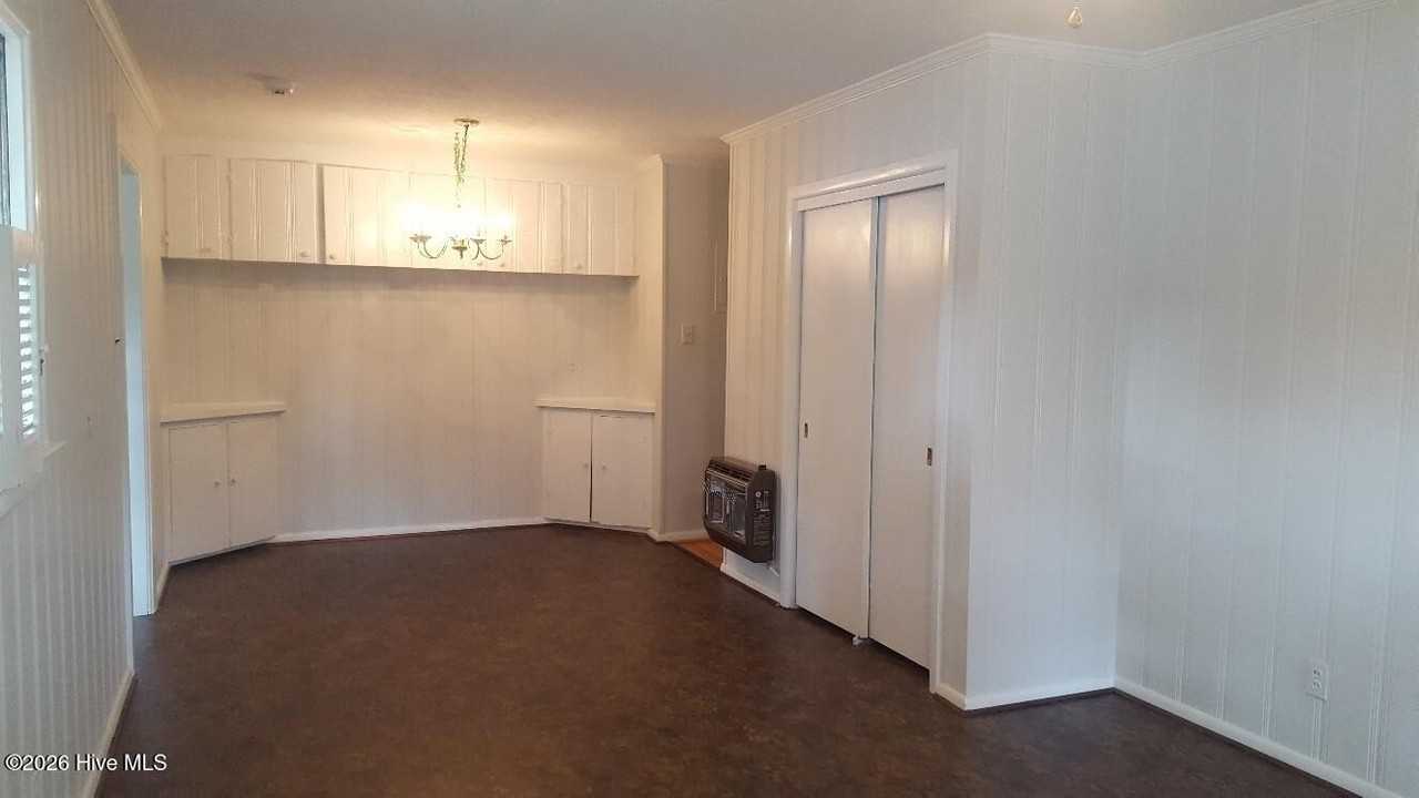 402 S Madison Ave - Photo 4 of 11