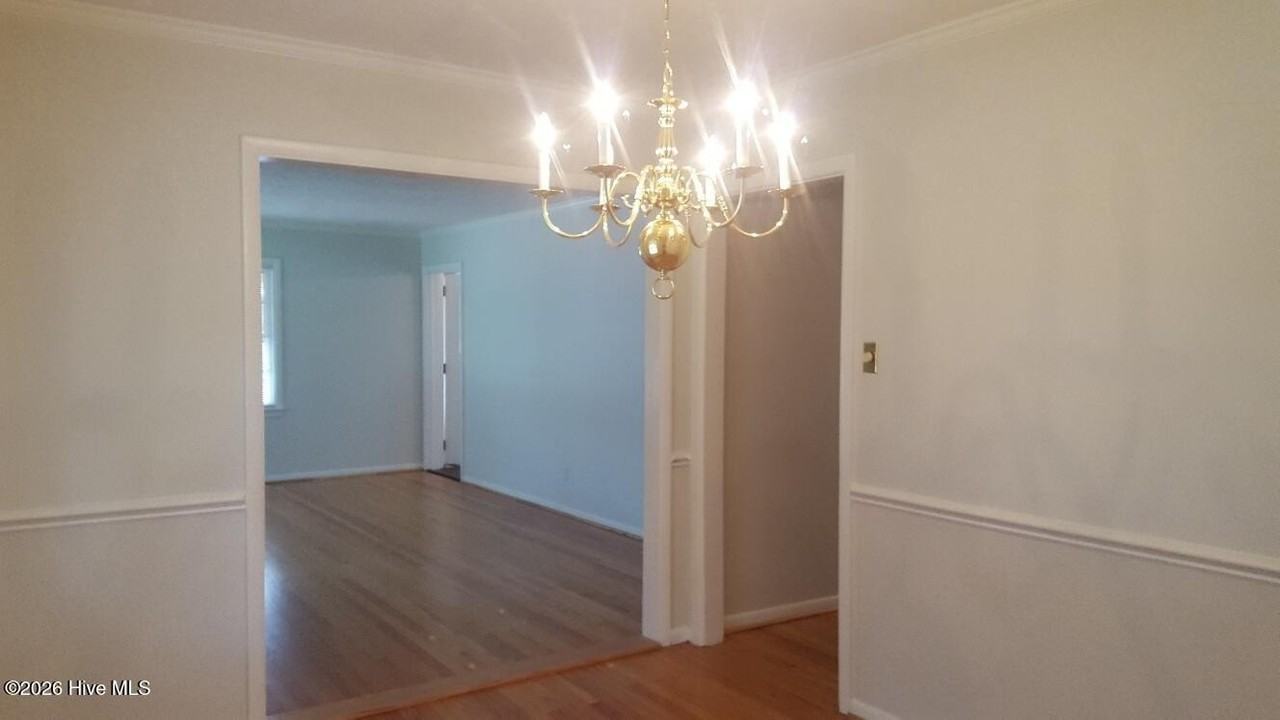 402 S Madison Ave - Photo 6 of 11