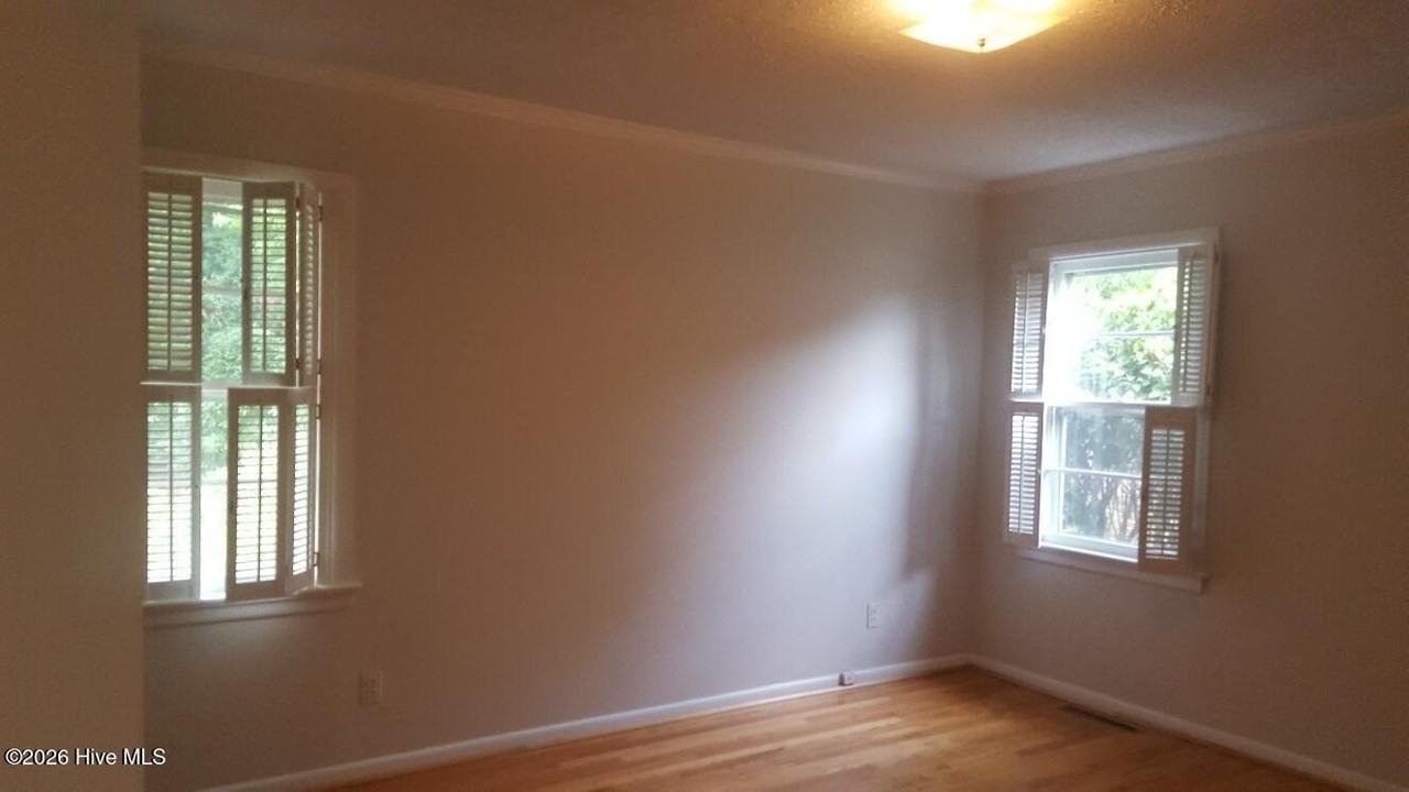 402 S Madison Ave - Photo 7 of 11