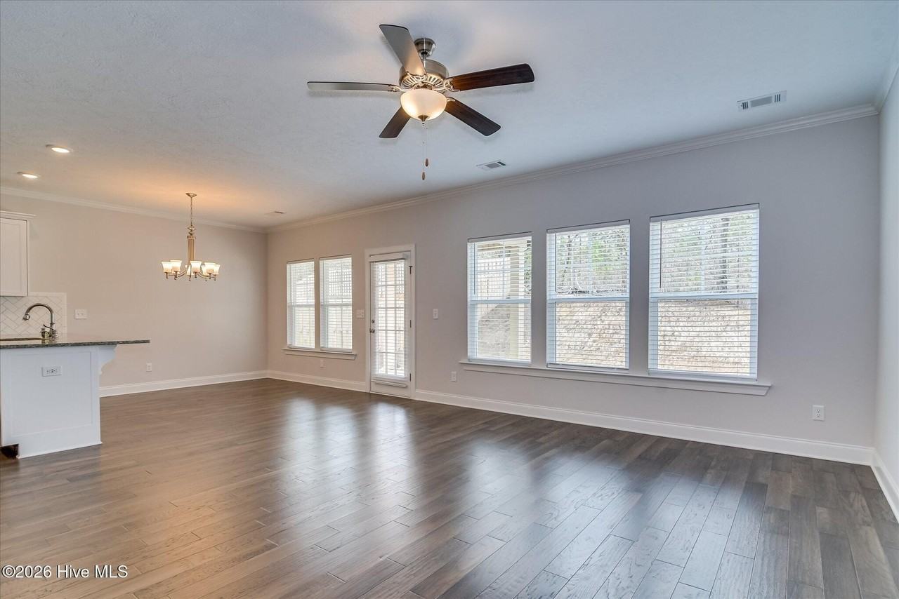 5112 Heathbrook Dr - Photo 7 of 33