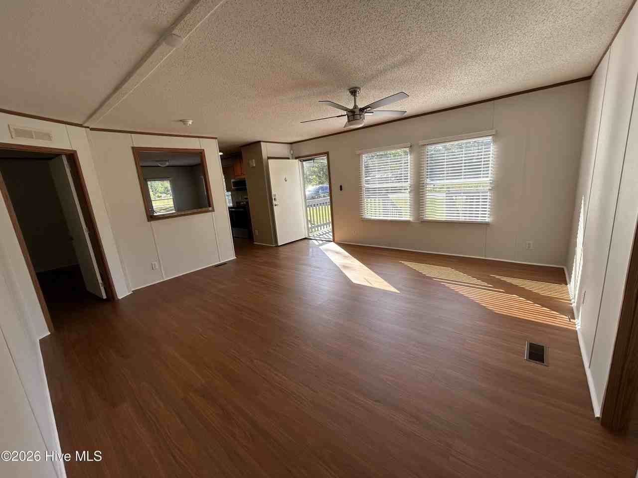 1386 Cherrytree Rd Ne - Photo 4 of 22