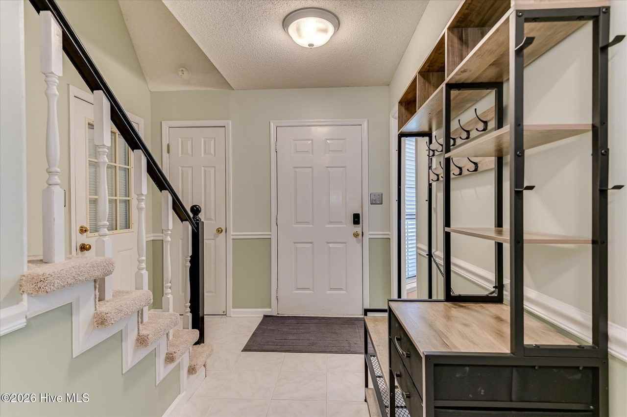 2528 Commons Trce - Photo 5 of 47