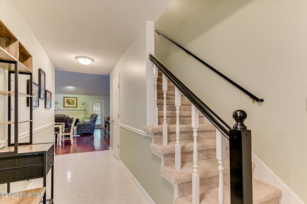 2528 Commons Trce - Photo 6 of 47