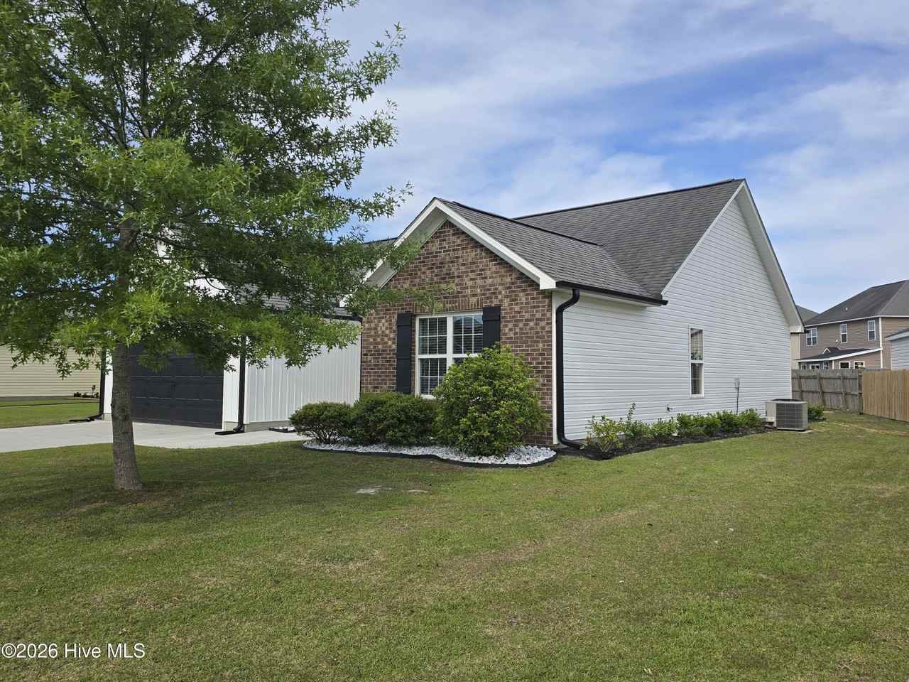 302 Kingston Rd - Photo 3 of 19
