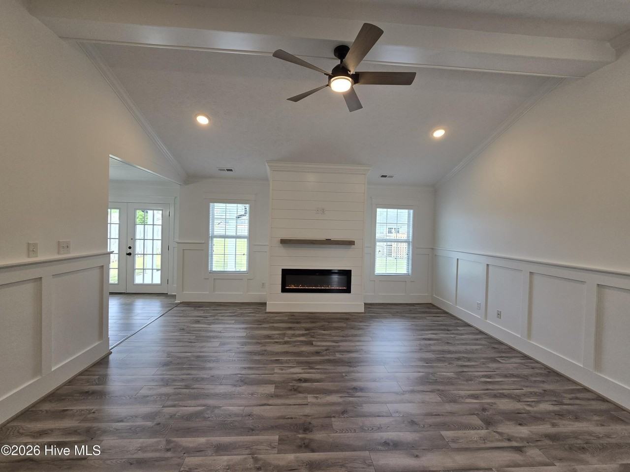 302 Kingston Rd - Photo 4 of 19