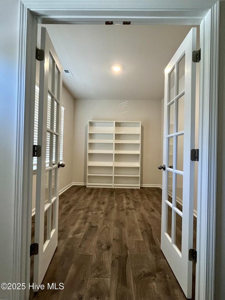 298 Robert Pl - Photo 3 of 34