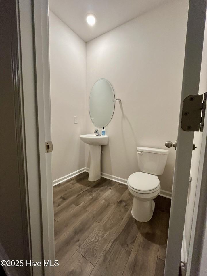 298 Robert Pl - Photo 4 of 34