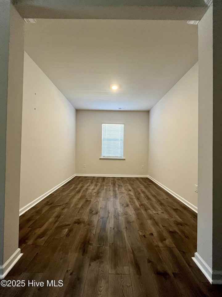 298 Robert Pl - Photo 5 of 34