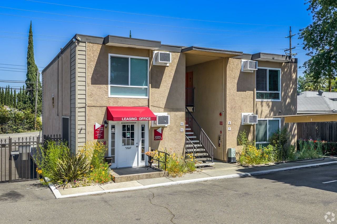 River's Edge Apartments - Photo 2 of 29