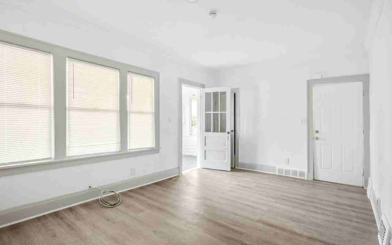 1554 Larchmont Road, Unit B - Photo 2 of 26