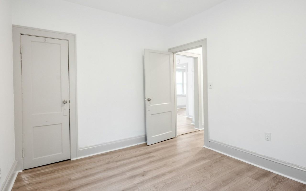 1554 Larchmont Road, Unit B - Photo 6 of 26
