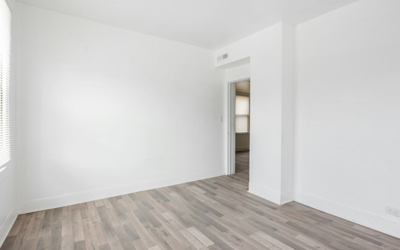 1361 East 45th Street, Unit A - Photo 5 of 18
