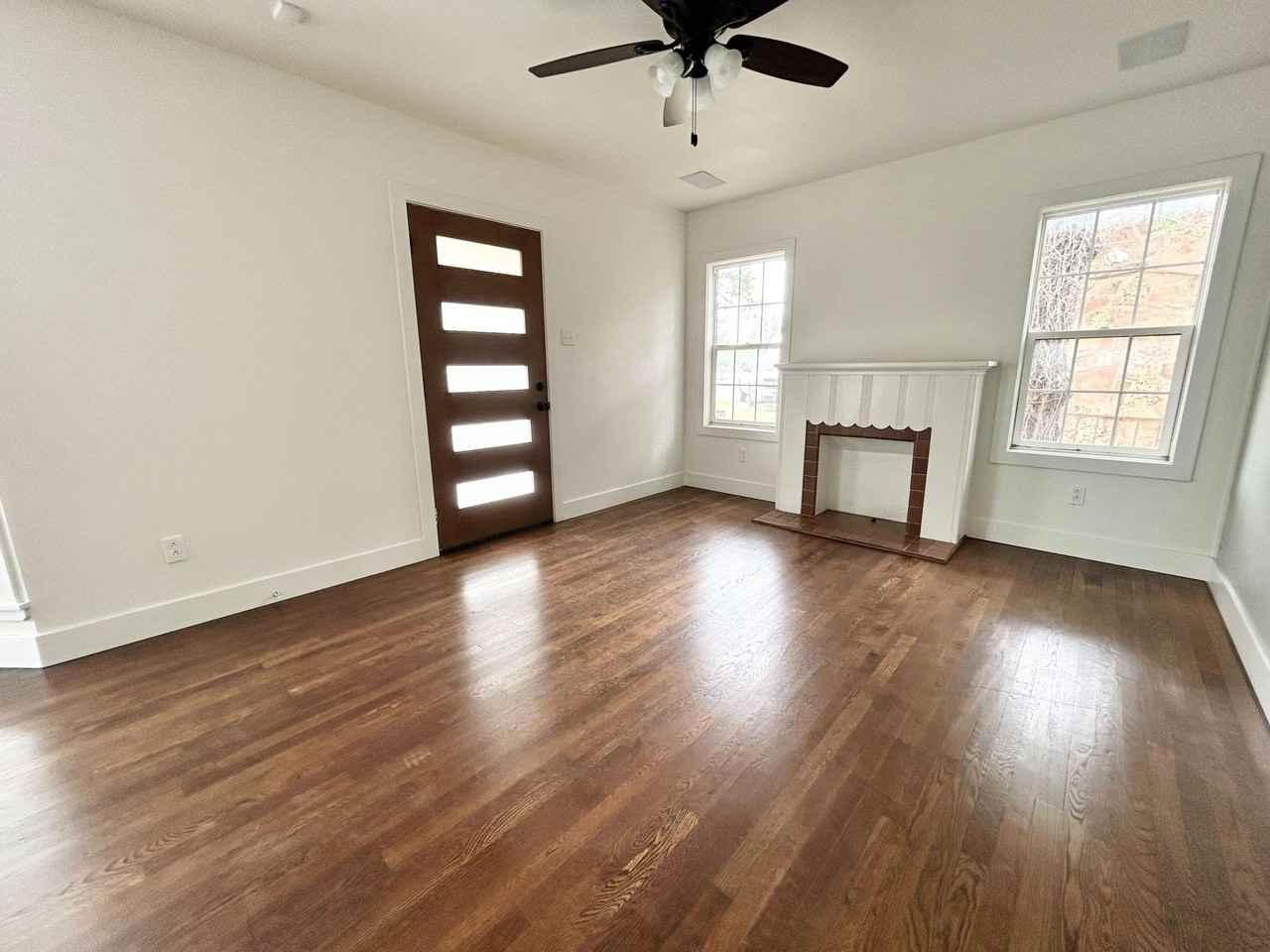 2107 28th St - Photo 3 of 11