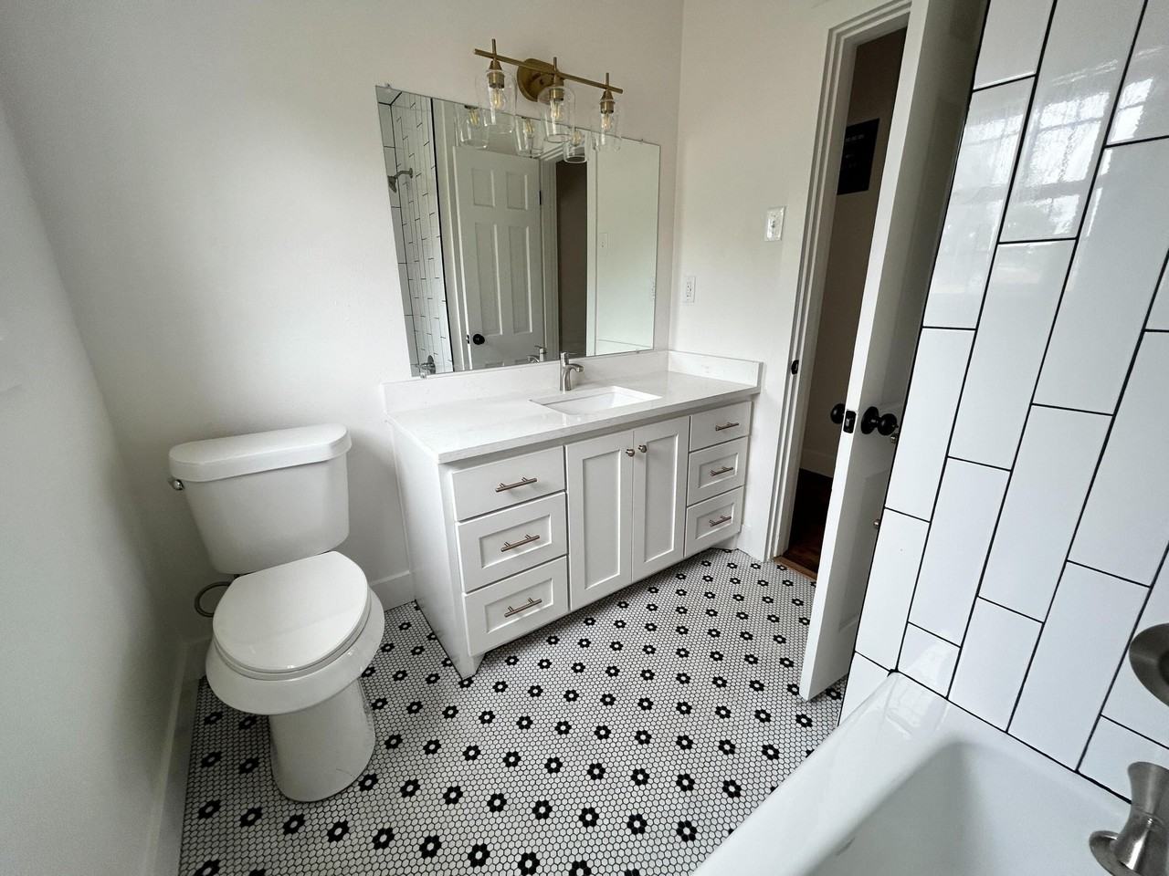 2107 28th St - Photo 7 of 11