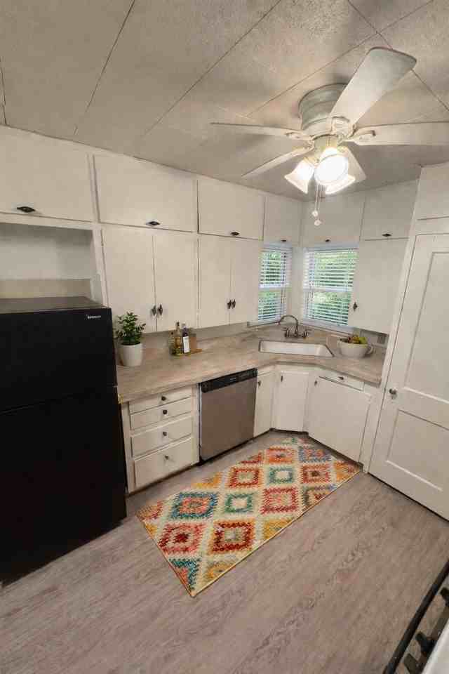 2418 30th St #A - Photo 3 of 14