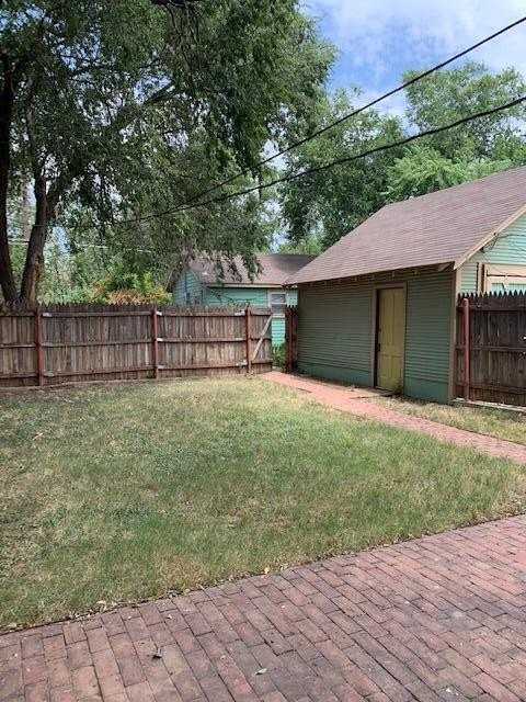 2432 22nd St #A - Photo 6 of 20