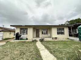 featured image of 3212 Pecan St