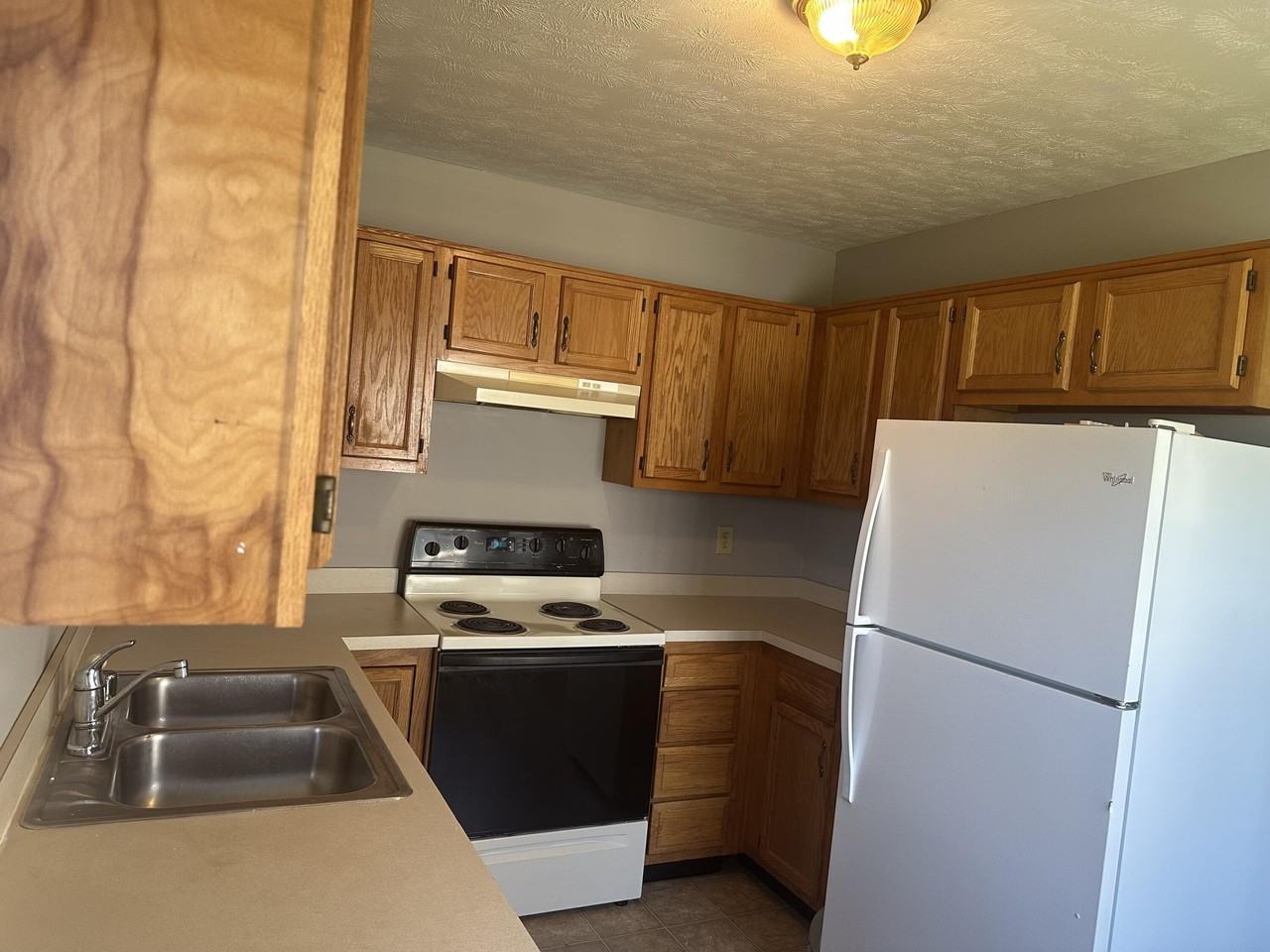 2548 Danielle Ln - Photo 3 of 12