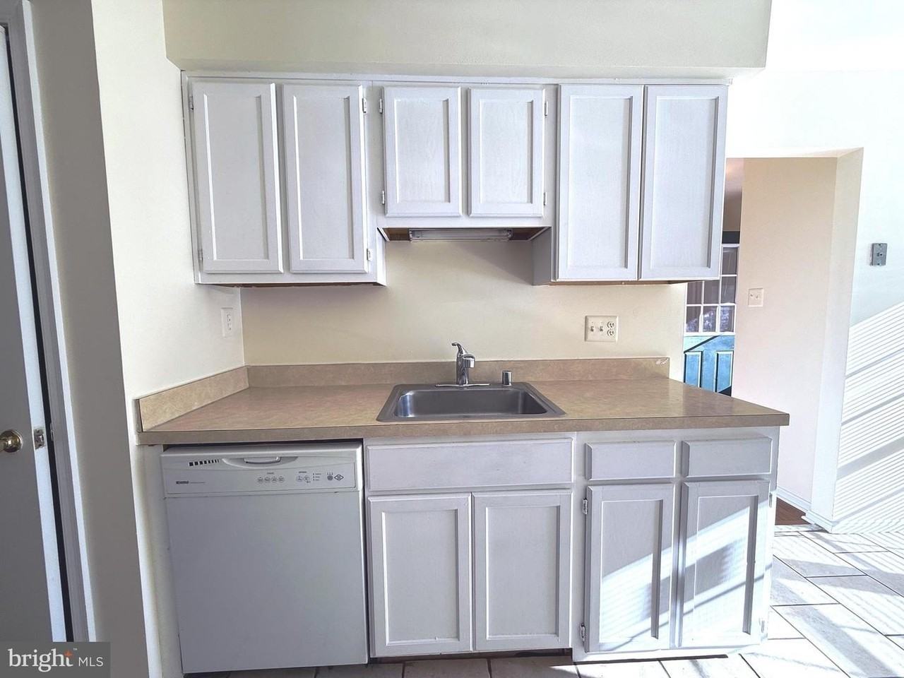 11 Wimbledon Ct - Photo 6 of 21