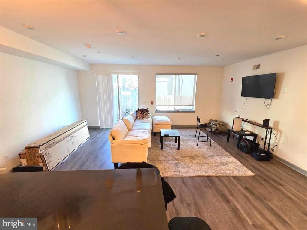 413 West Berks Street, Unit 1 - Photo 3 of 12