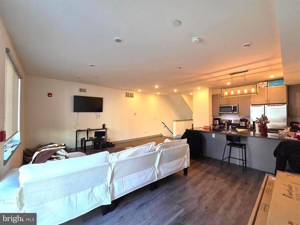 413 West Berks Street, Unit 1 - Photo 4 of 12
