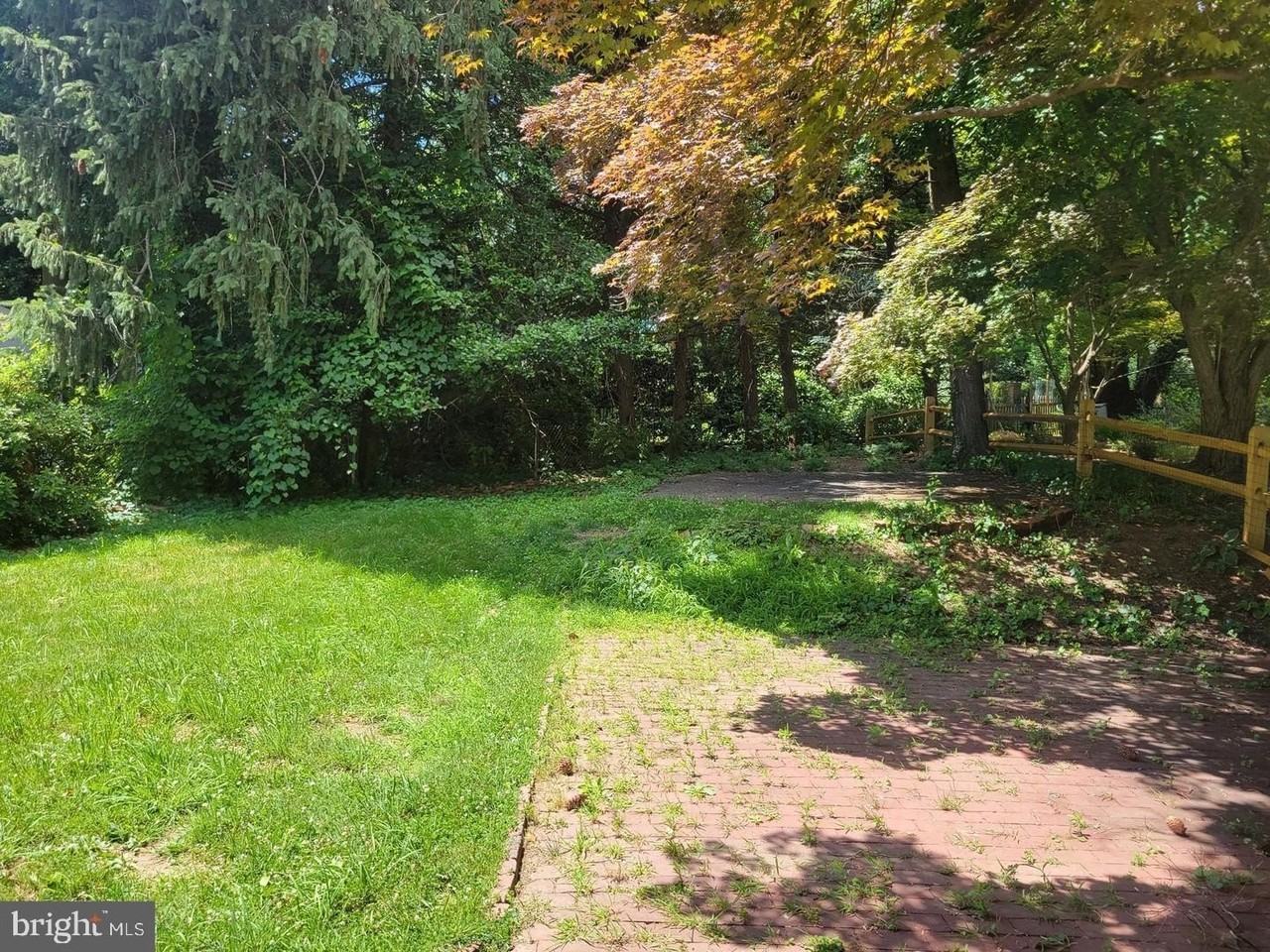 8404 Cedar St - Photo 3 of 18