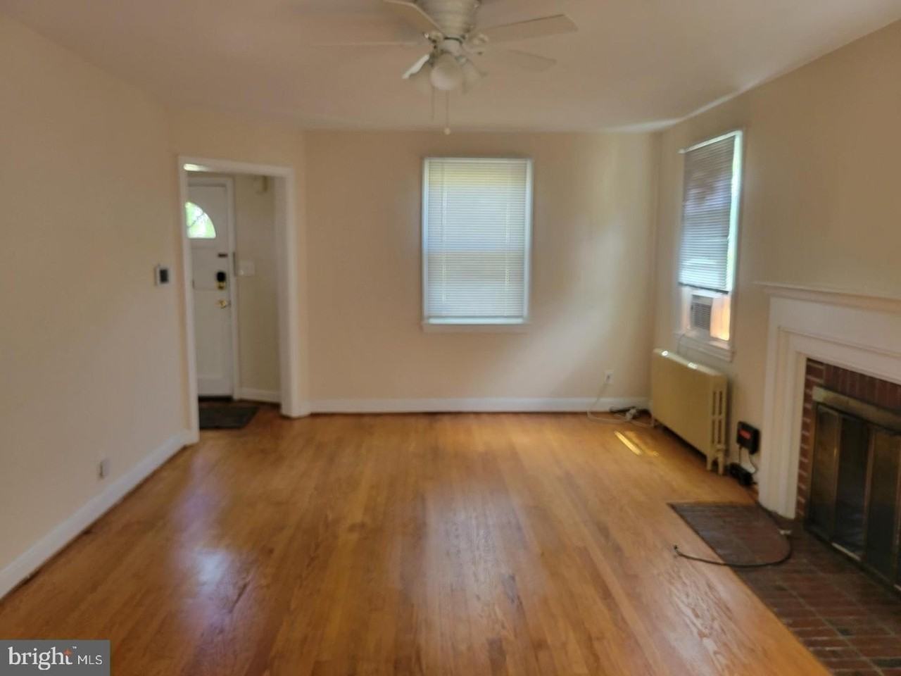 8404 Cedar St - Photo 4 of 18
