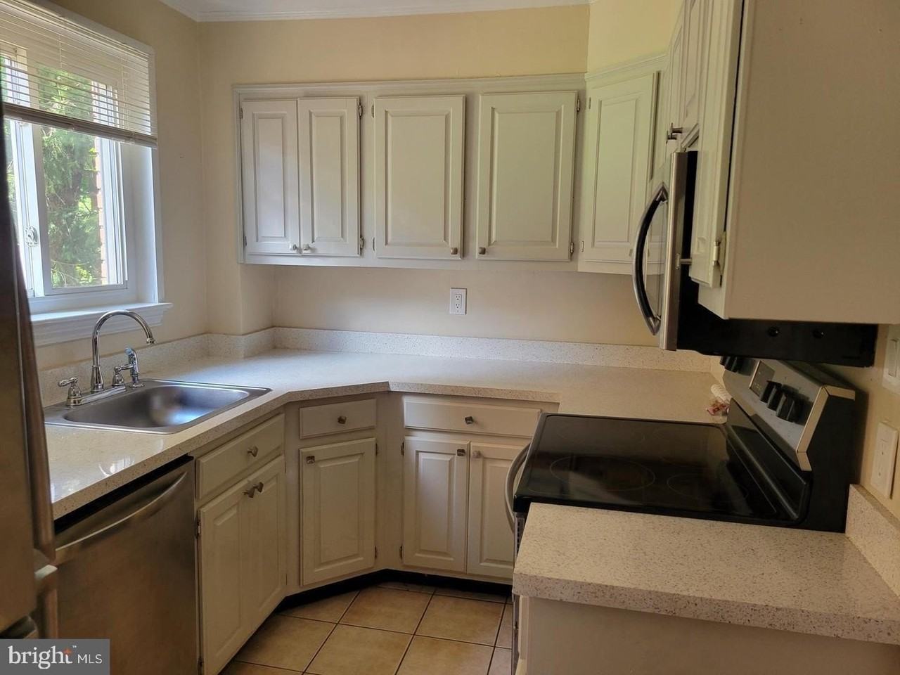 8404 Cedar St - Photo 5 of 18