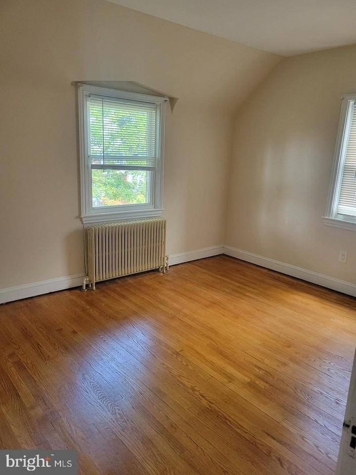 8404 Cedar St - Photo 7 of 18