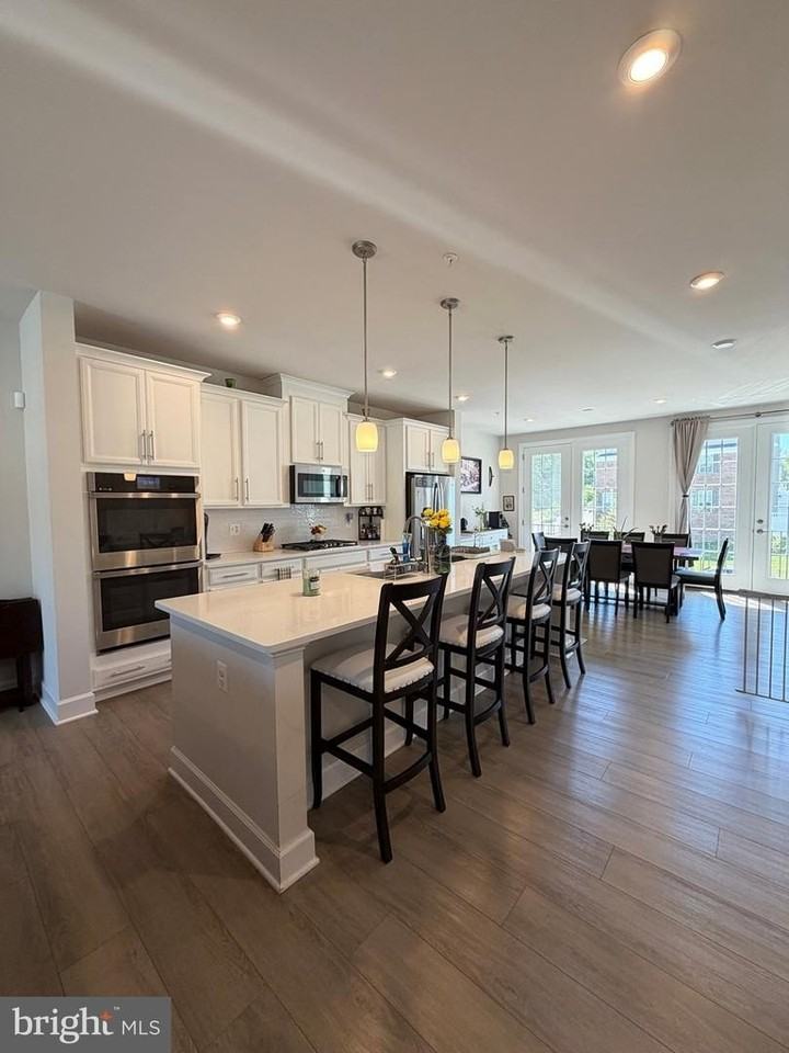 10802 Foxtrot Cir - Photo 2 of 35