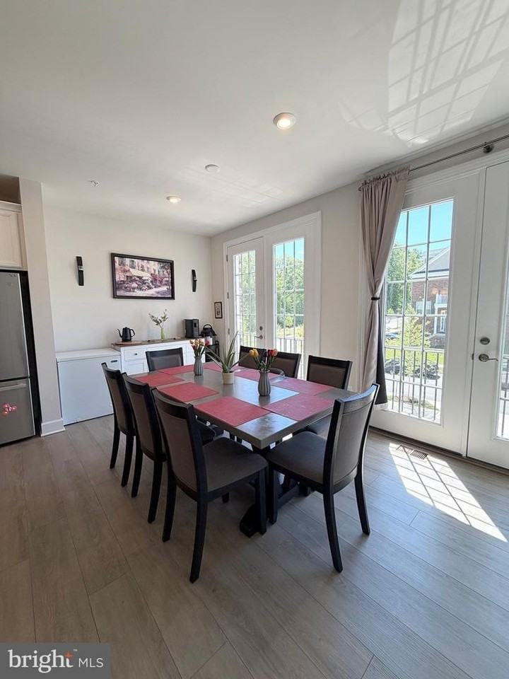 10802 Foxtrot Cir - Photo 3 of 35