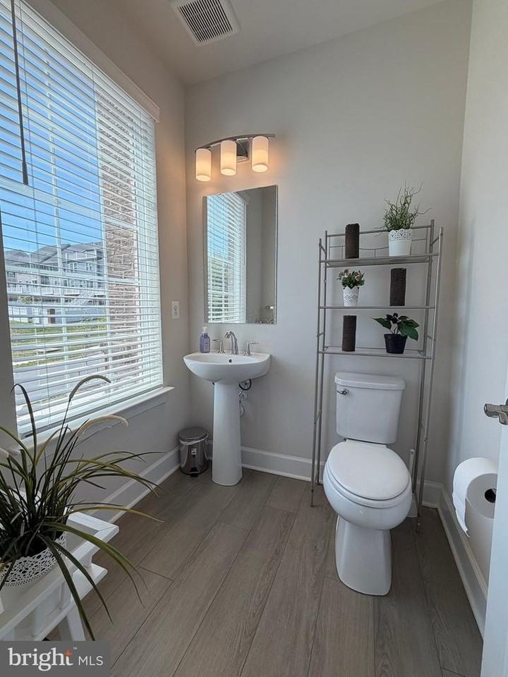 10802 Foxtrot Cir - Photo 5 of 35