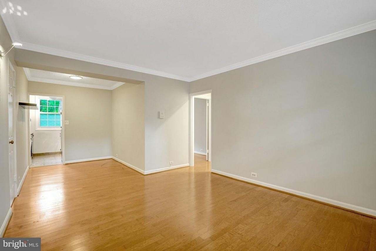 211 N Trenton St - Photo 4 of 39