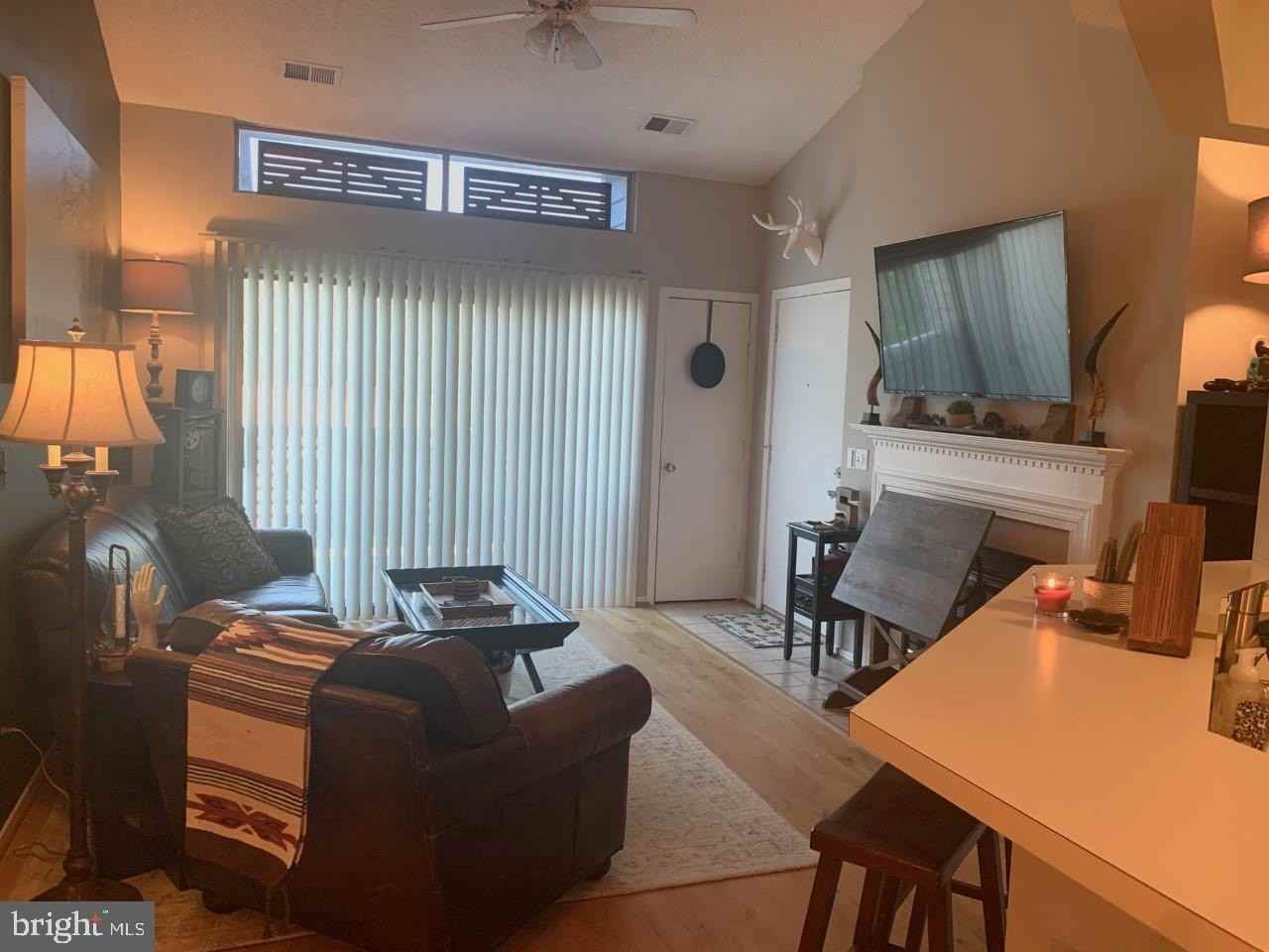 11703 Summerchase Cir Apt E - Photo 3 of 16