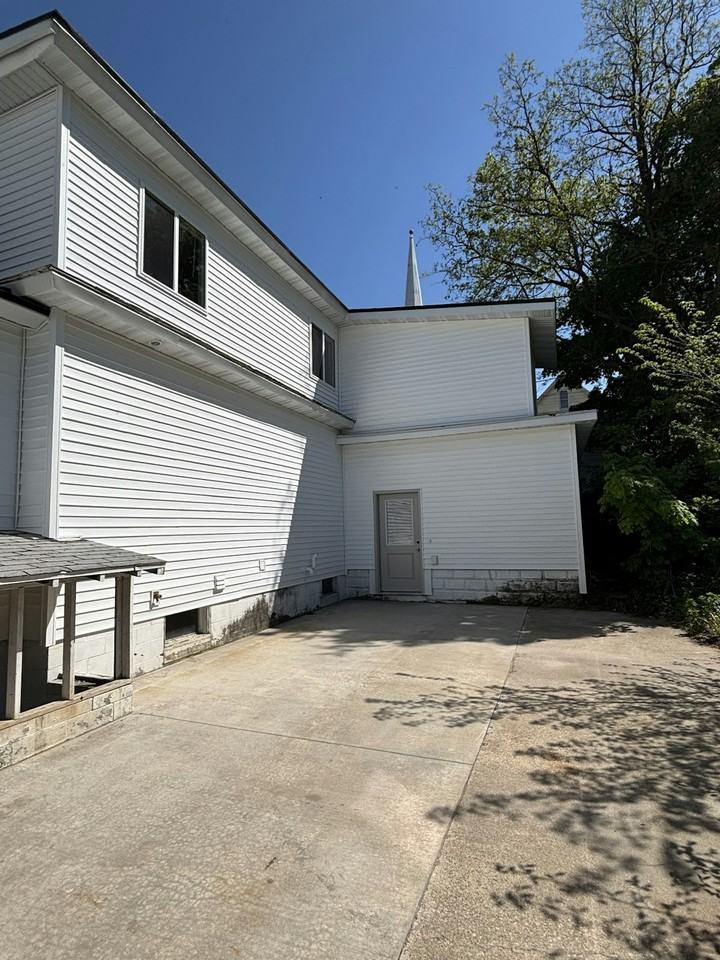 201 Monroe St, Unit 2 - Photo 2 of 24