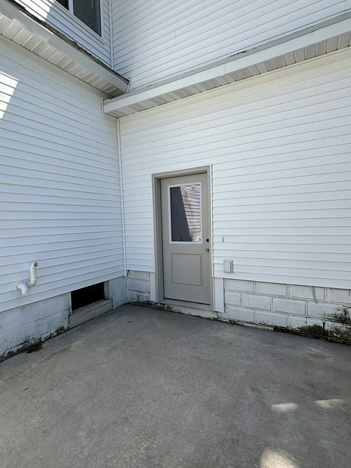 201 Monroe St, Unit 2 - Photo 3 of 24