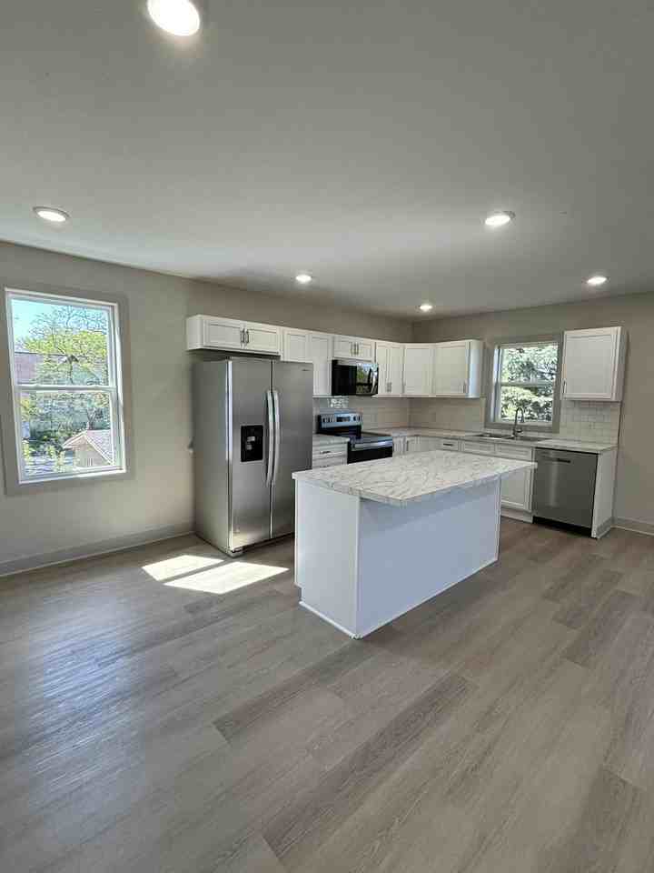 201 Monroe St, Unit 2 - Photo 3 of 26