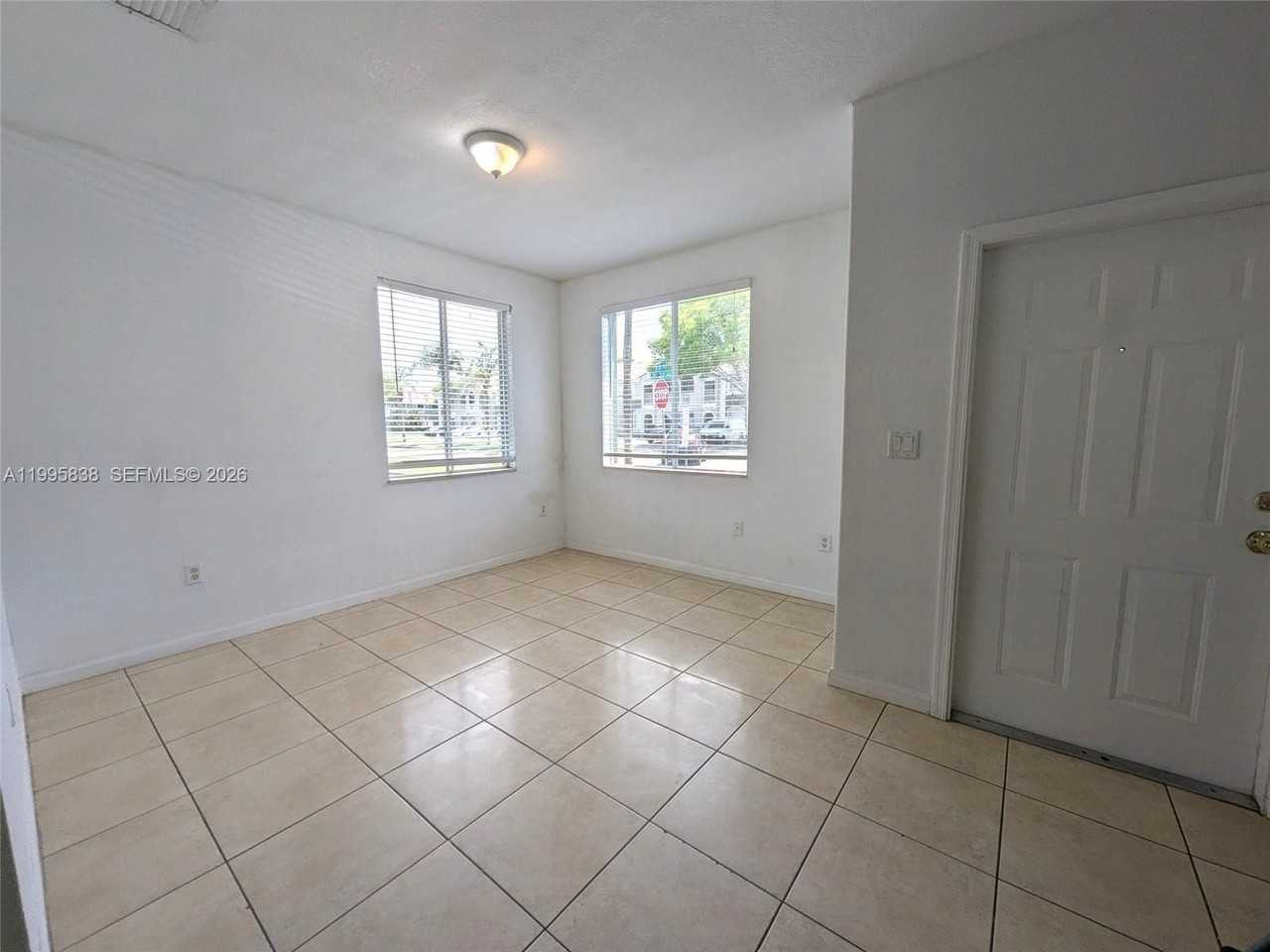 2726 Se 16th Ave #173 - Photo 3 of 43